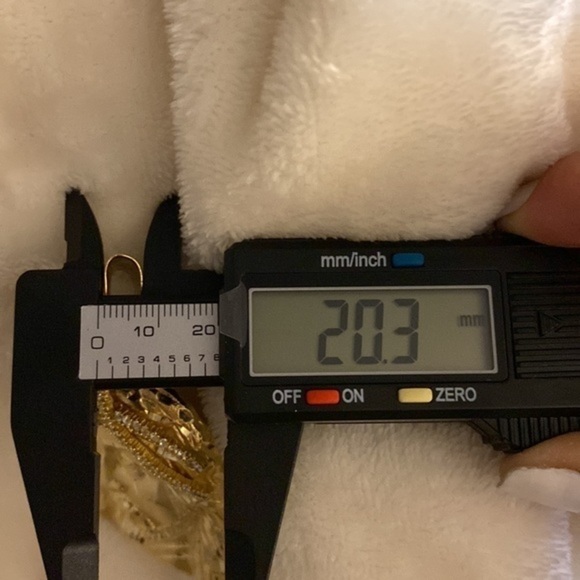 Jesus Christ Face Pendant in Solid Gold great gift idea for protection and faith - Picture 8 of 8